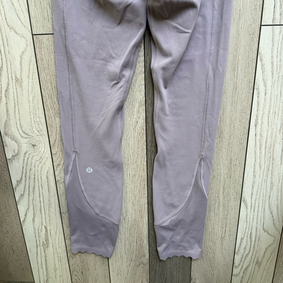 Lululemon Purple High-Waisted Leggings with Smooth Stretch Fabric size 2 - Picture 7 of 8